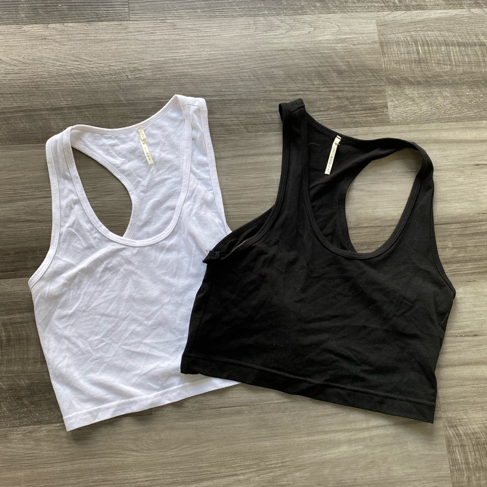 2 Crop Tops